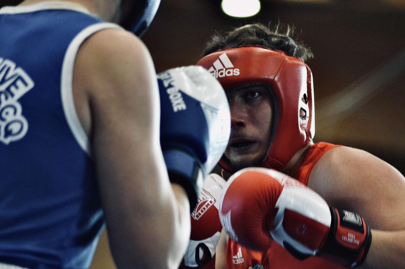 Boxeurs de l’Association des Boxeurs Amandinois à l’entraînement dans la salle de Saint-Amand-les-Eaux